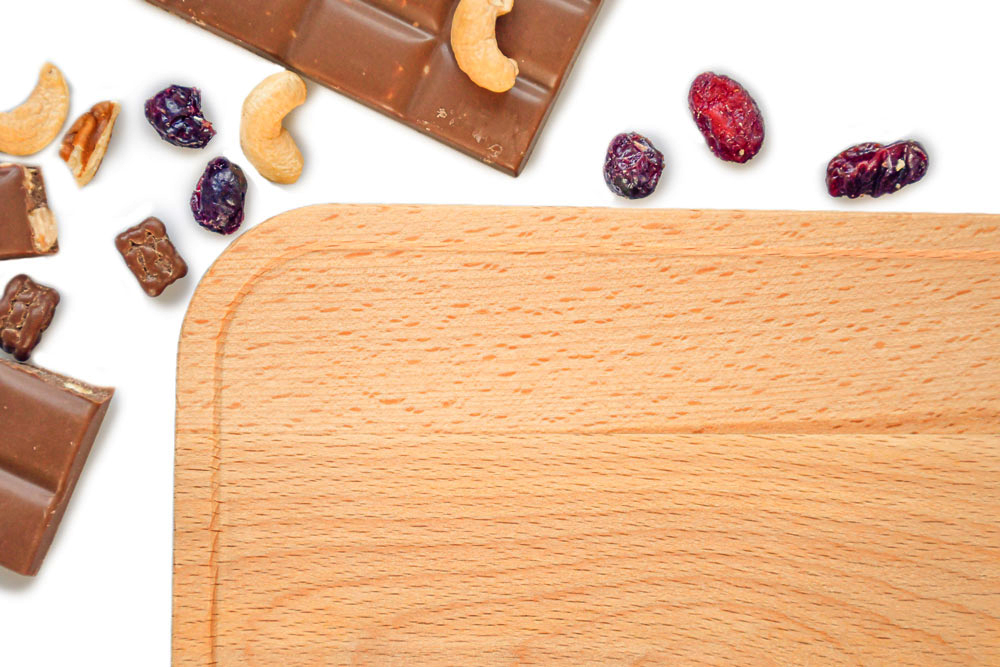Rectangular beech lid with nuts and dried fruit – sustainable replacement lid for lunch box